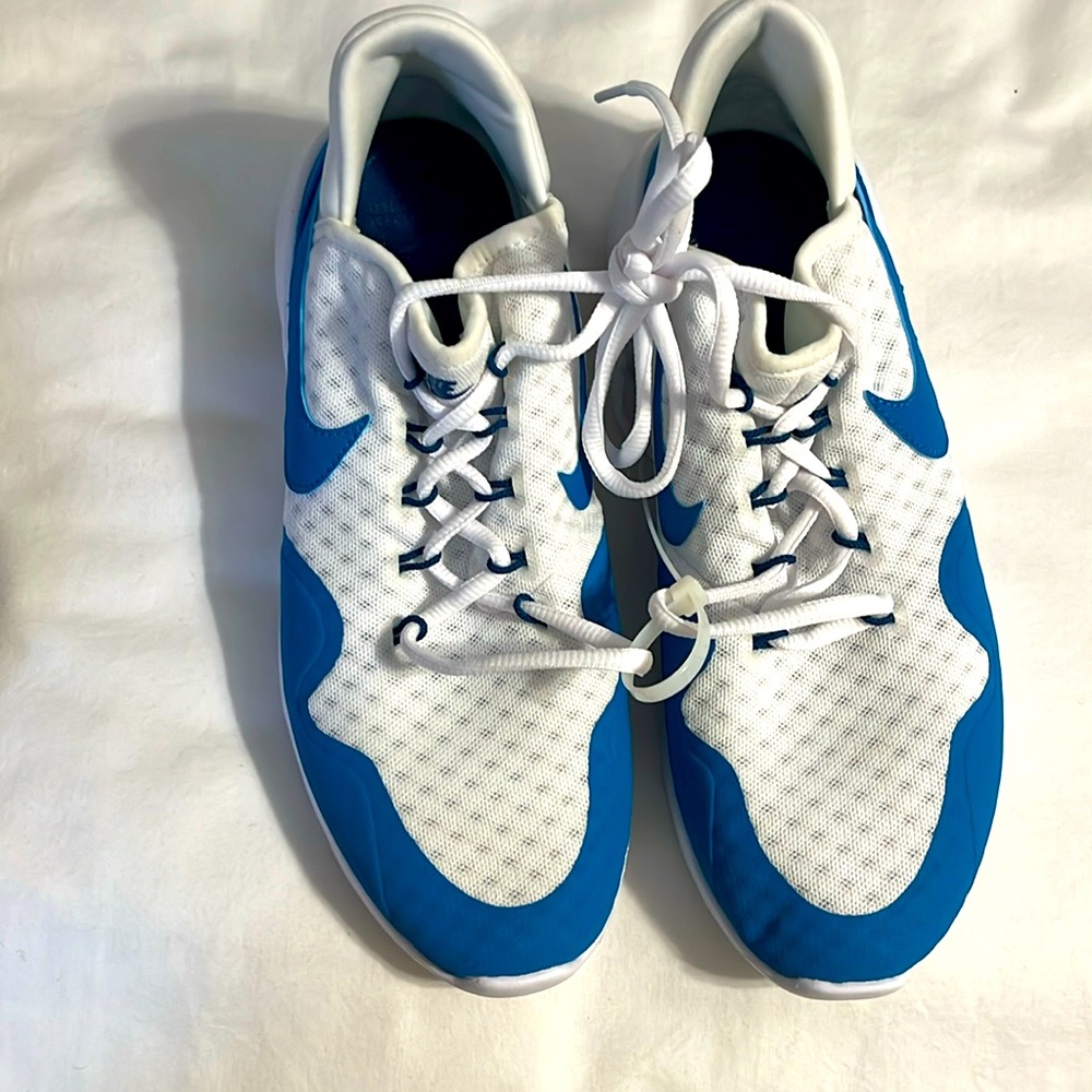 New nike tennis shoes